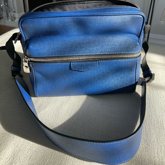 Louis Vuitton Taiga Leather Messenger, Cobalt - Picture 2 of 7